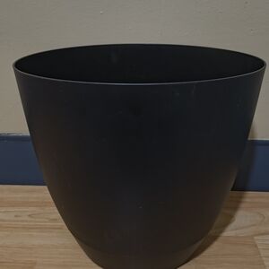 Large Black Plant Pot Like New